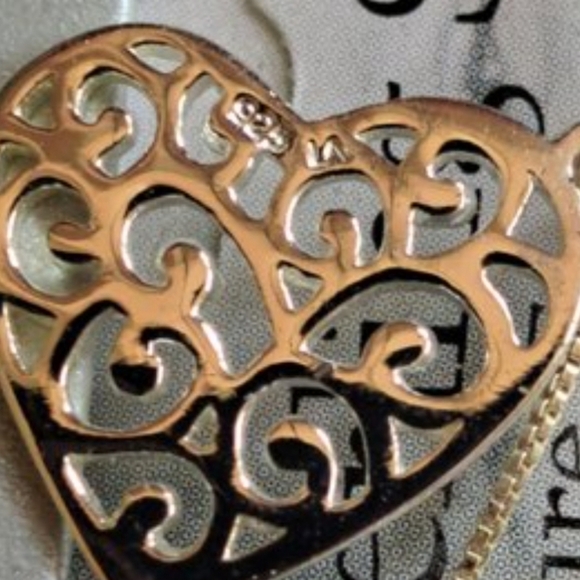 Sterling Silver .925 Picture Frame Pendant For Mom You Are The Heart Of Family - Picture 10 of 10